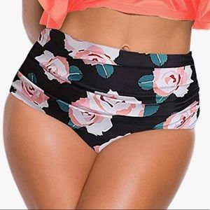 🆕 Small women’s Bikini bottom in floral print 🌸